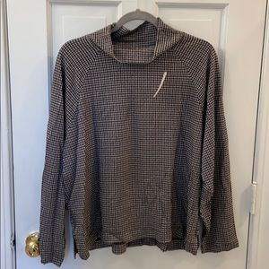 Cozy slinky Lou & Grey Houndstooth top. NBW